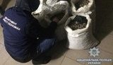 Поліція вилучила 140 кг бурштину на мільйон гривень у ділків у Рівному