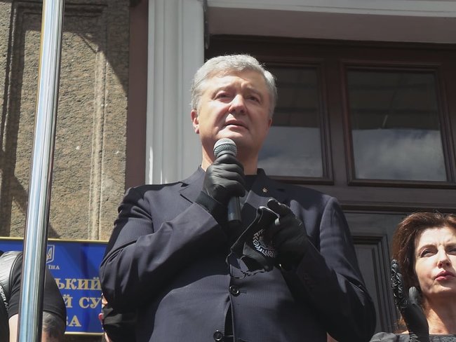 Після акції під ДБР багатотисячна хода попрямувала до Печерського суду на підтримку Порошенка і проти політичних репресій 25