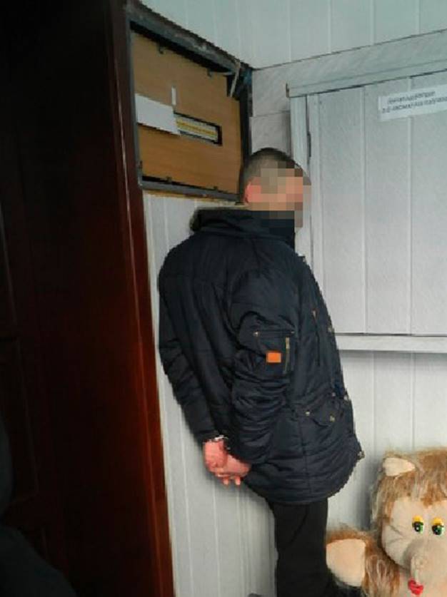 Поліція в Києві затримала чоловіка, який пограбував виховательку в дитсадку 01