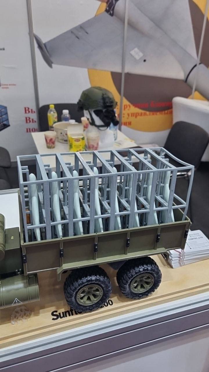 Покращена копія Шахеда: Китай представив на форумі в РФ свій дрон-камікадзе 01