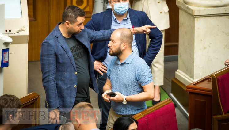 Цитати Столипіна в чаті "слуг народу", Приходько з "Довіри" управляє активами і жест Арахамії своєму заступнику, - робота Ради 15 липня. ФОТОрепортаж