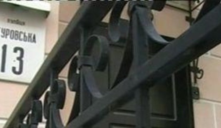 Офис БЮТ спецподразделения СБУ уже не штурмуют. Главный штаб Тимошенко окружили журналисты. ВИДЕО.