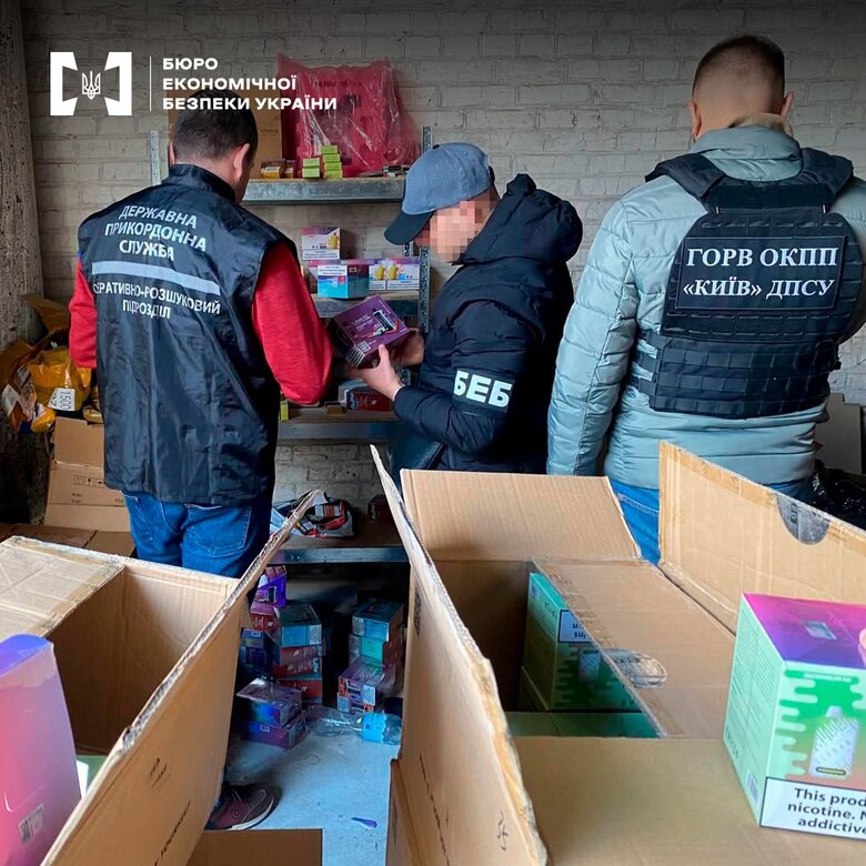 БЕБ вилучило велику партію незаконно ввезених електронних сигарет на Львівщині