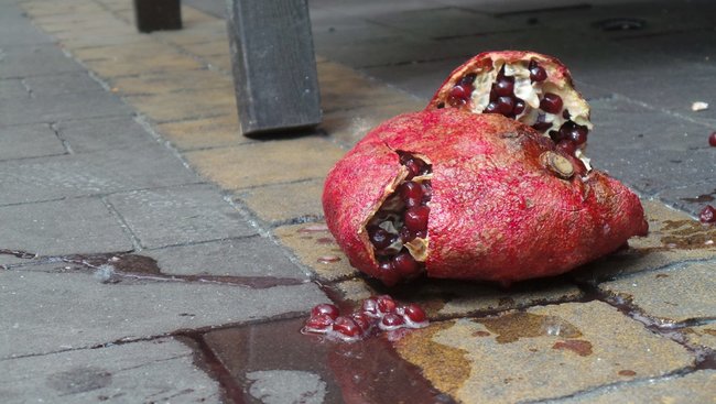 Неизвестные разгромили киоски возле Лесной, где избили пенсионера. Произошли столкновения с полицией 20