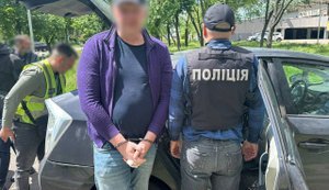 За $10 000 в обхід пропускних пунктів: у Києві військовий намагався переправити знайомого до Молдови. ФОТОрепортаж