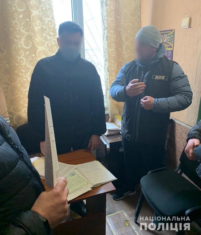 Капитан Нацполиции в Краматорске вымогал взятки за разрешения на оружие: такса составляла 6 тыс. грн 01