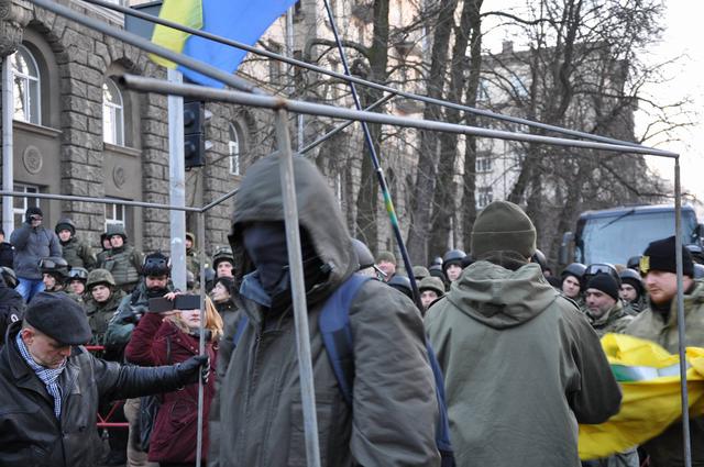Donbas blockade supporters put up tent near Presidential Administration 11