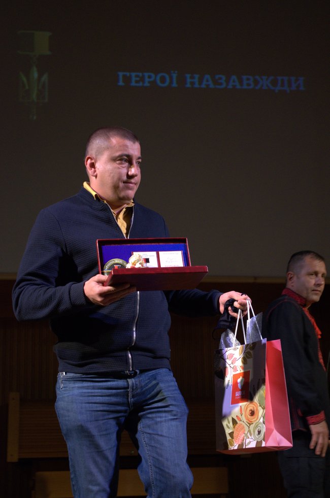 Воїни приїхали отримати орден прямо з окопів під ДАП. Народний Герой України: репортаж із Сум 20 Воїни приїхали отримати орден прямо з окопів під ДАП. Народний Герой України: репортаж із Сум 20