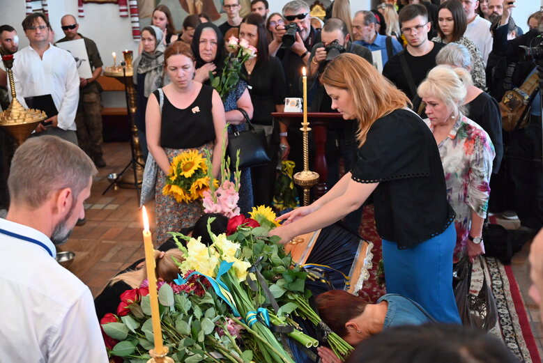 Зі скрипалем та воїном Давидом Якушиним, який загинув у бою з окупантами, попрощалися в Києві 40