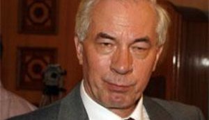 Азаров призвал руководство налоговой избавиться от "случайных людей"