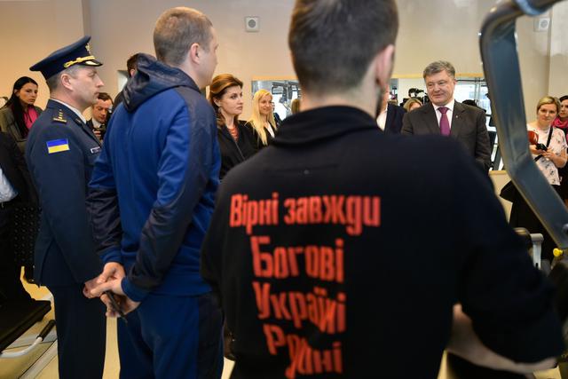 Poroshenko visits Ukrainian military in Latvias rehabilitation center Vaivari 01
