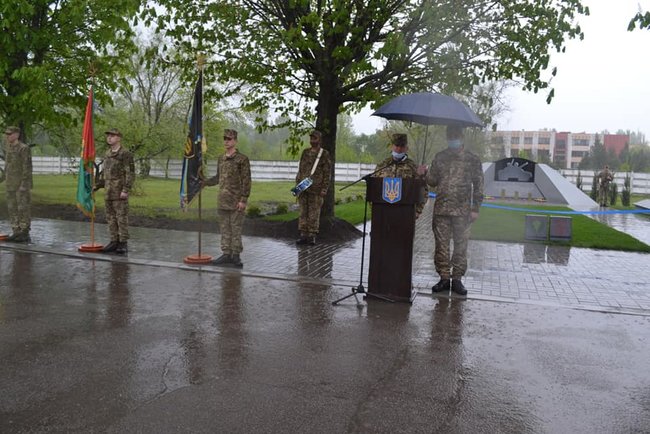 В Кривом Роге открыли мемориал памяти бойцов 17-й танковой бригады и батальона Кривбасс 09