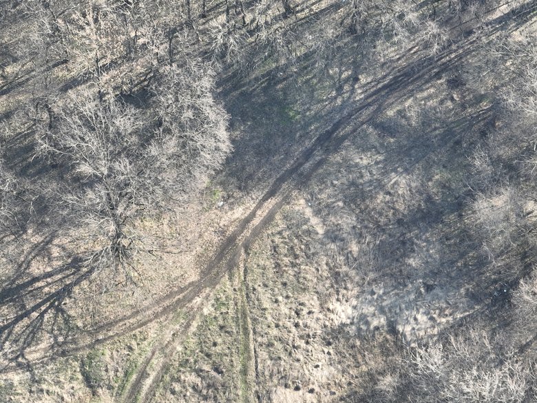 Российские солдаты бегут под огнем танка: подразделения Кракена и Винтажа под Харьковом 08