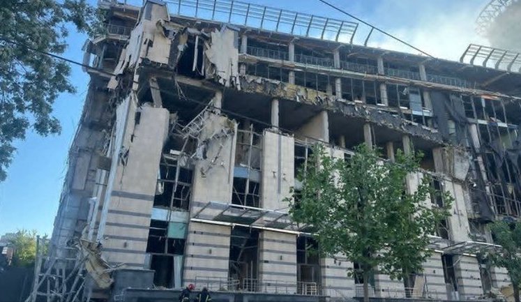 Частина зруйнованого БЦ "Лук’янівський" буде демонтована. ФОТО