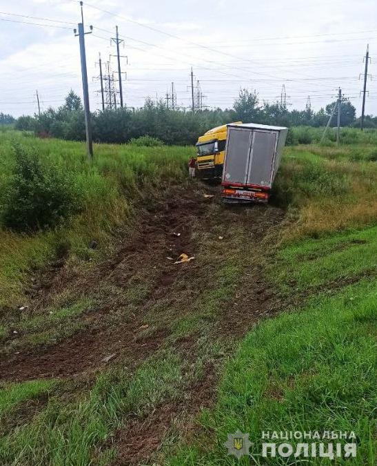 Одна дитина загинула, ще двоє дітей і двоє дорослих травмовані внаслідок потрійної ДТП на Львівщині, - поліція 03 Одна дитина загинула, ще двоє дітей і двоє дорослих травмовані внаслідок потрійної ДТП на Львівщині, - поліція 03