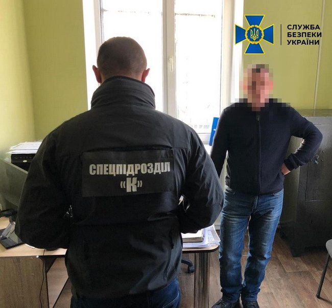 Начальник сектору кримінальної поліції Житомирщини систематично вимагав гроші у підприємця, - СБУ 02