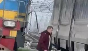 Тепловоз зіткнувся з пасажирським поїздом "Інтерсіті+" на Вінниччині, - "УЗ". ФОТО