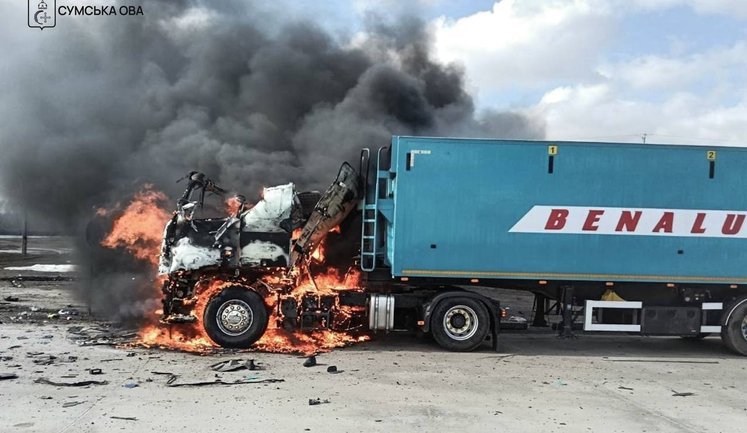 Враг нанес удар по грузовику на Сумщине: погиб водитель. ФОТО