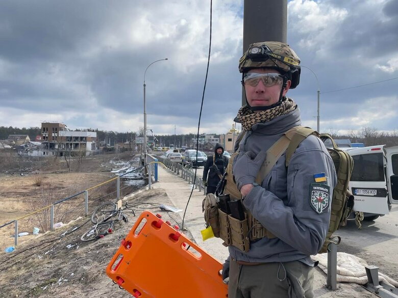 Військовий хірург Дмитро Андрощук, позивний Данте: Одного разу привезли пораненого, біля якого упали і розірвалися три дрони-камікадзе… 11 Військовий хірург Дмитро Андрощук, позивний Данте: Одного разу привезли пораненого, біля якого упали і розірвалися три дрони-камікадзе… 11