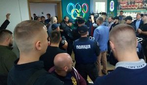 Підозрюваного в антисемітизмі "опоблоківця" Суханова не пустили до міськради Дніпра. ФОТО
