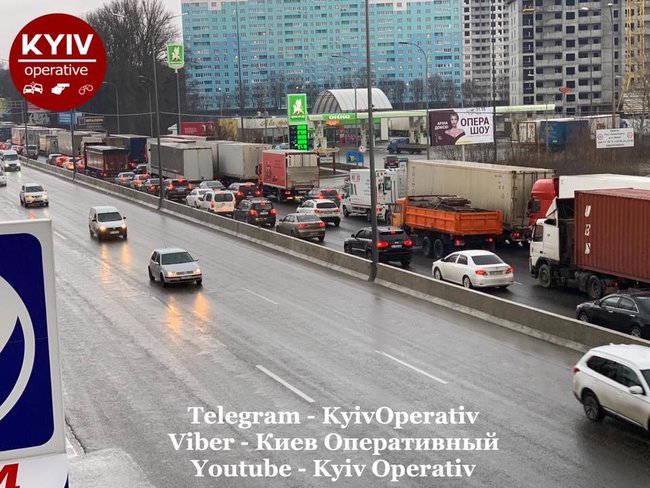 Из-за протеста дальнобойщиков значительно затруднен въезд в Киев, - СМИ 05