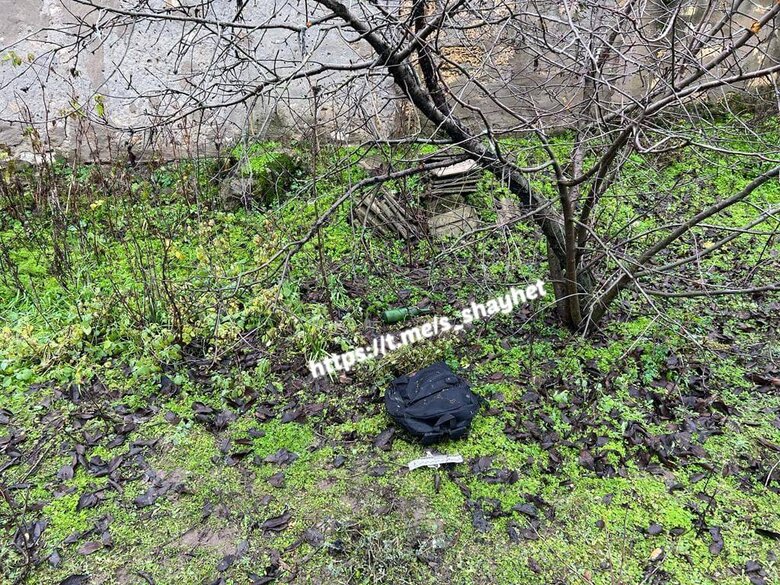 У деокупованій Снігурівці діти знайшли міну в рюкзаку 01