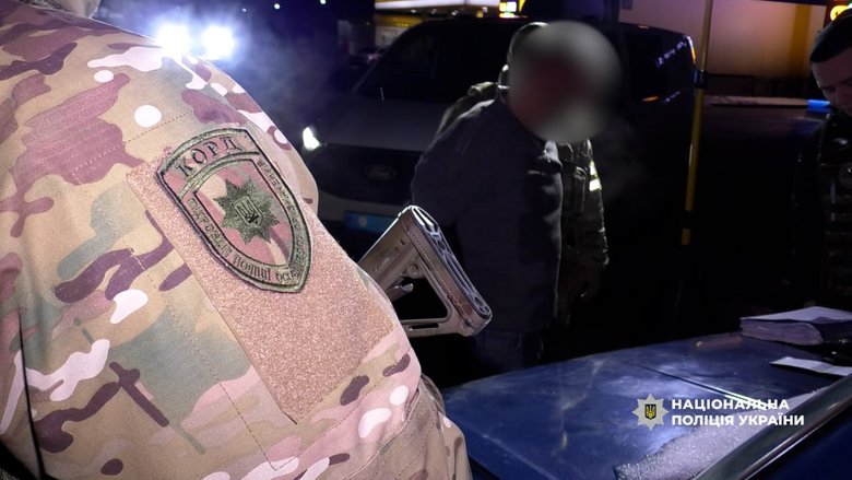 Чоловік кинув гранату в поліцейських на Буковині: його затримано