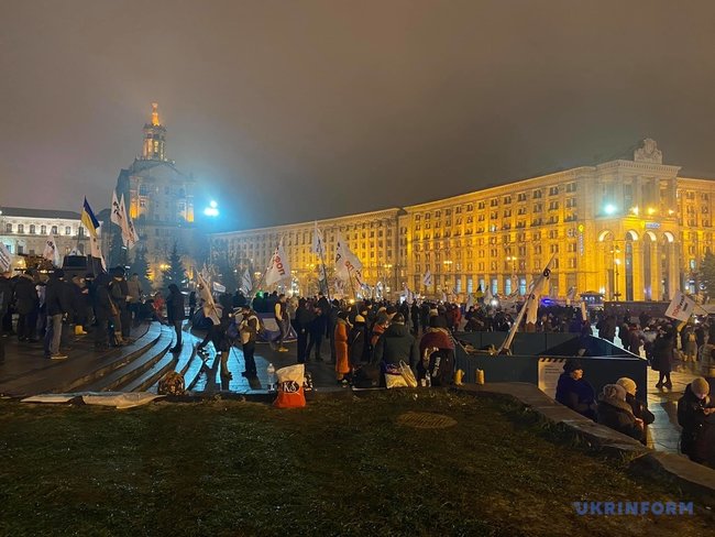 Кількасот мітингувальників-підприємців залишилися на Майдані 07