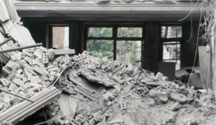 На Херсонщині внаслідок російських обстрілів двоє людей загинуло та 23 поранено. ФОТОрепортаж