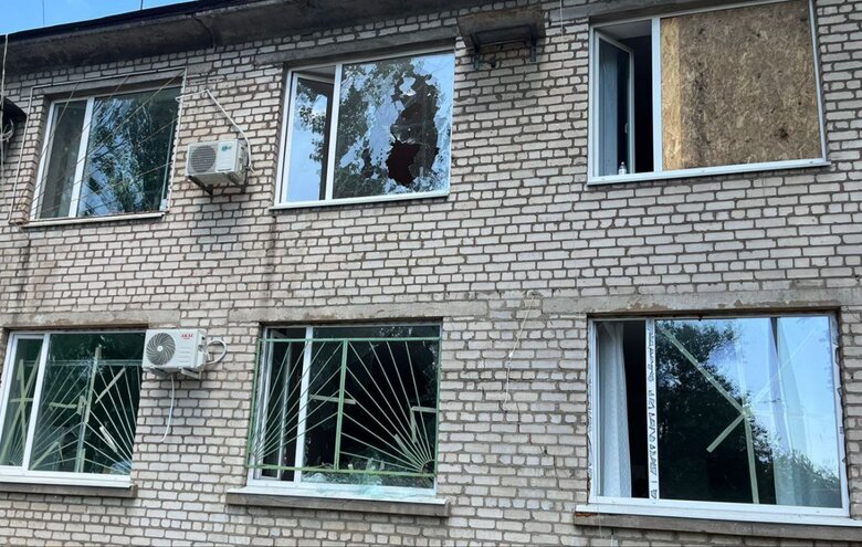 Росіяни вдарили по території лікарні в Нікополі. Загинув чоловік