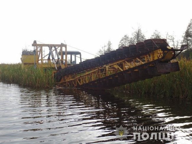 На ликвидированном госпредприятии в Черкасской области арбитражный управляющий и бывшие руководители незаконно добывали торф, - Нацполиция 04