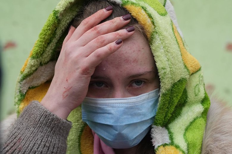 Оккупанты сбросили авиабомбы на детскую больницу в Мариуполе 05