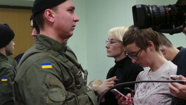 безъязыков
