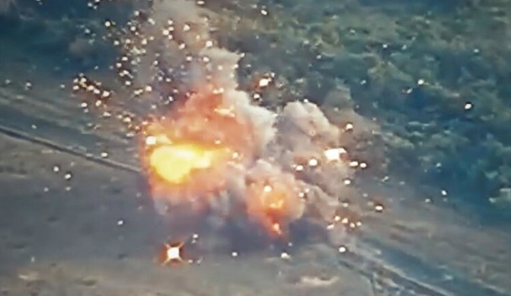 Дрон-камікадзе знищує ворожу РСЗВ БМ-21 "Град" на Лиманському напрямку. ВIДЕО