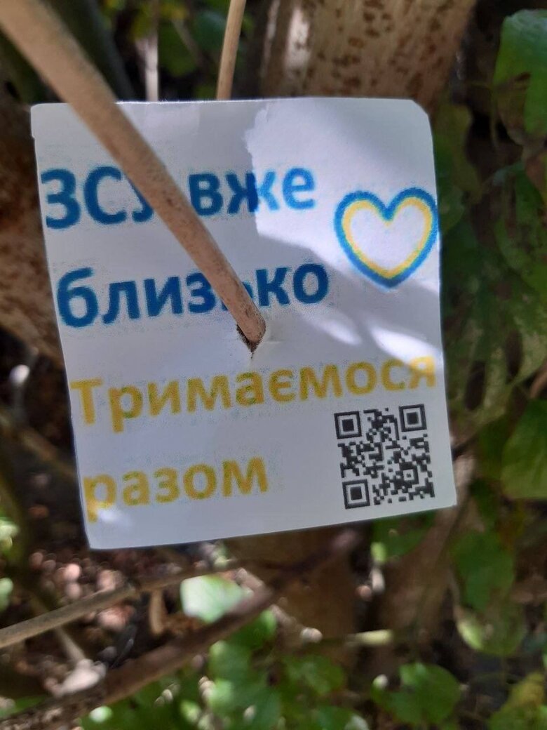 Активісти Жовтої Стрічки продовжують малювати патріотичні графіті в окупованому Криму: Чекаємо на ЗСУ 08