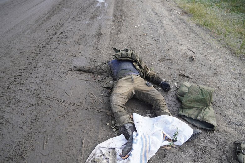 Десантники 80-ї ОДШБр оволоділи ключовим опорним пунктом ворога. На полі бою залишилось 40 тіл окупантів 01