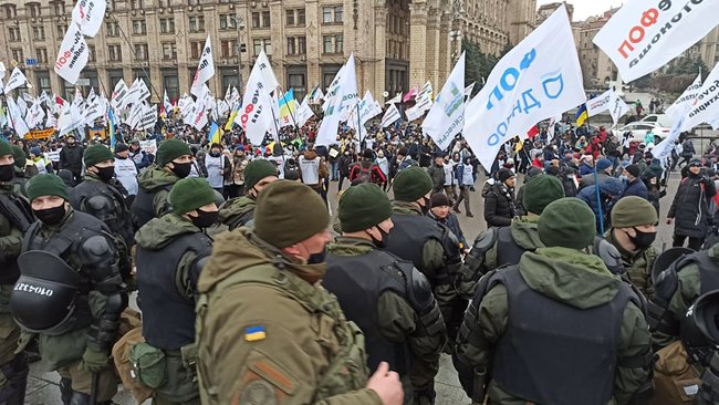 ФОПы попытались установить палатки на Майдане Незалежности: между митингующими и правоохранителями произошли стычки 68