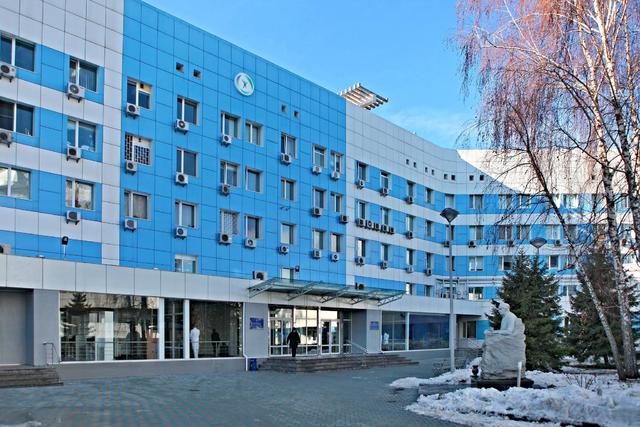 Директор Національного інституту хірургії і трансплантології Олександр Усенко: "Неможливо нагодувати людину після операції на 7,5 гривень на добу. Цього року ми не отримали навіть цих грошей" 01