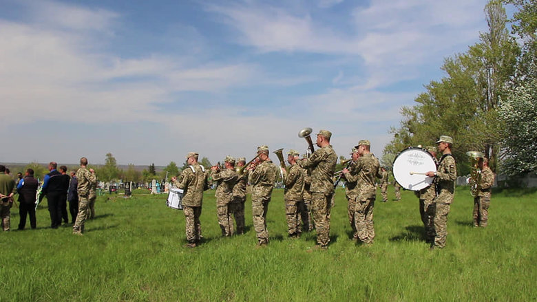 Soldiers of 91st separate regiment of operational support Andrii and Oleksandr Kozyrka, who died in battle with Russian occupiers, were buried in Sumy region 03