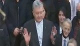 "Зараз час прихлопнути кришку піаніно", - Порошенко пожартував над Зеленським після виходу із суду. ВIДЕО