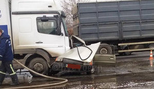 Два человека погибли вследствие столкновения грузовика с