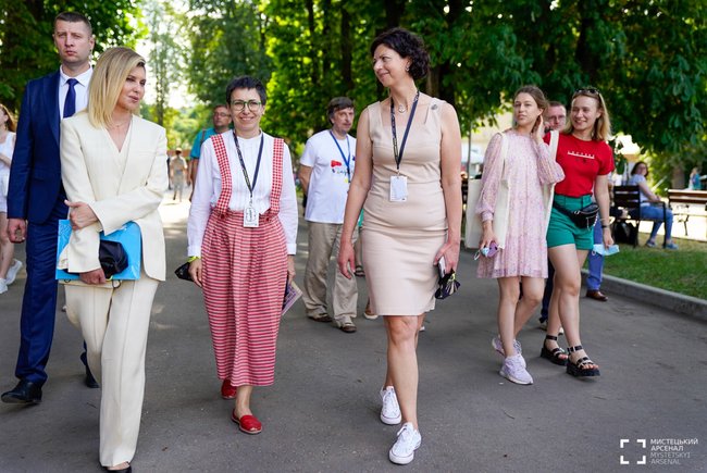 Зеленські накупили книжок на Книжковому Арсеналі 12