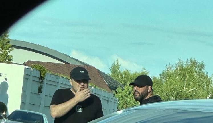 Охорона бізнесмена Кривецького напала на знімальну групу "УП" із зеленкою, - Ткач. ФОТОрепортаж