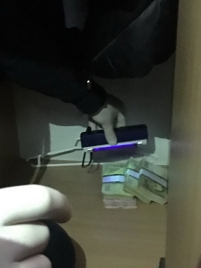 Двох співробітників Львівського обласного центру медико-соціальної експертизи затримали під час одержання 50 тис. грн хабара, - СБУ 03