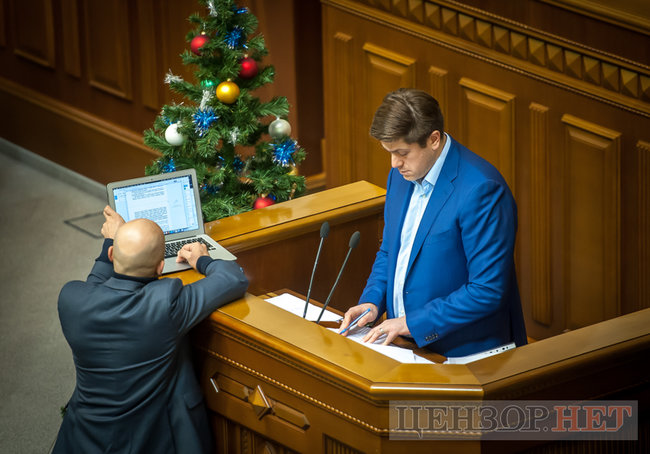 Напівпорожній зал Ради й дорога сумка Рибчинського - день роботи ВР 17 січня 17 Напівпорожній зал Ради й дорога сумка Рибчинського - день роботи ВР 17 січня 17