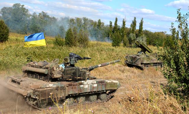 Тактические учения танковой бригады прошли на юге Украины, - Минобороны 05