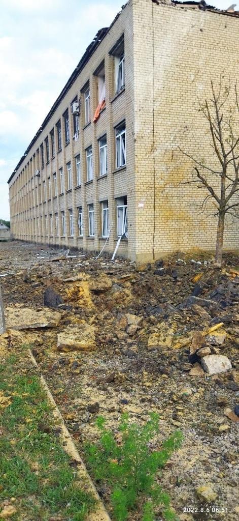 Окупанти двічі обстріляли Костянтинівку на Донеччині. Знищено підїзд у багатоповерхівці, - ОВА 05
