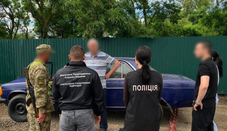 Купував клієнтам вживані авто: на Одещині прикордонники викрили організатора "VIP-туру" до Молдови. ФОТОрепортаж