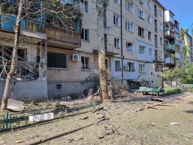 Troops of Russian Federation fired at apartment houses in Mykolaiv, civilians suffered, - mayor Senkevich 05