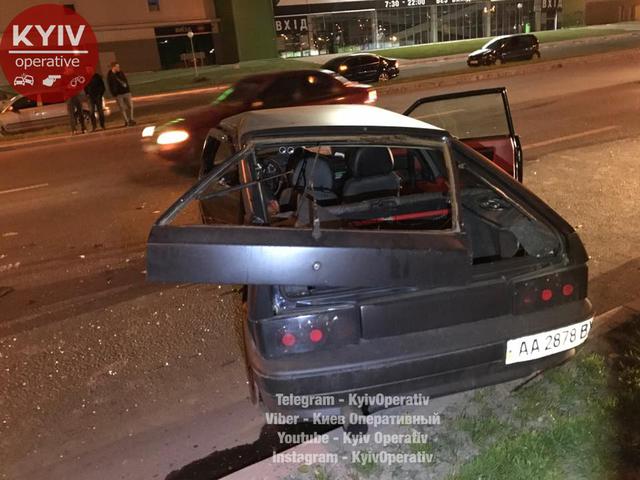 Масштабна ДТП у Києві: зіткнулися пять автомобілів, троє постраждалих 10 Масштабна ДТП у Києві: зіткнулися пять автомобілів, троє постраждалих 10